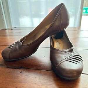 Strictly Comfort Brown Leather Low Heel Round Toe Heels 9.5